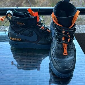 Men’s Nike (Gortex) High Top Sneakers
